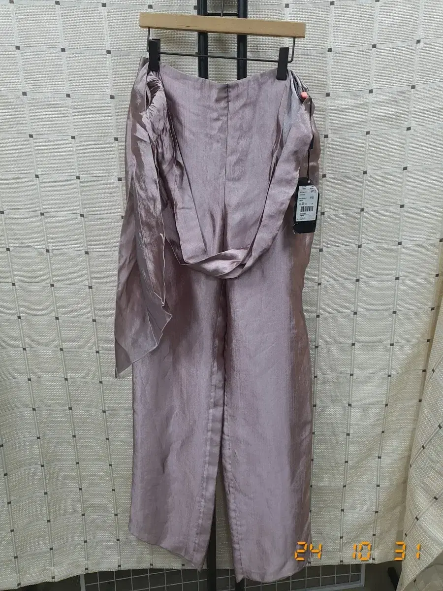 Armani pants 40 (new with tags)