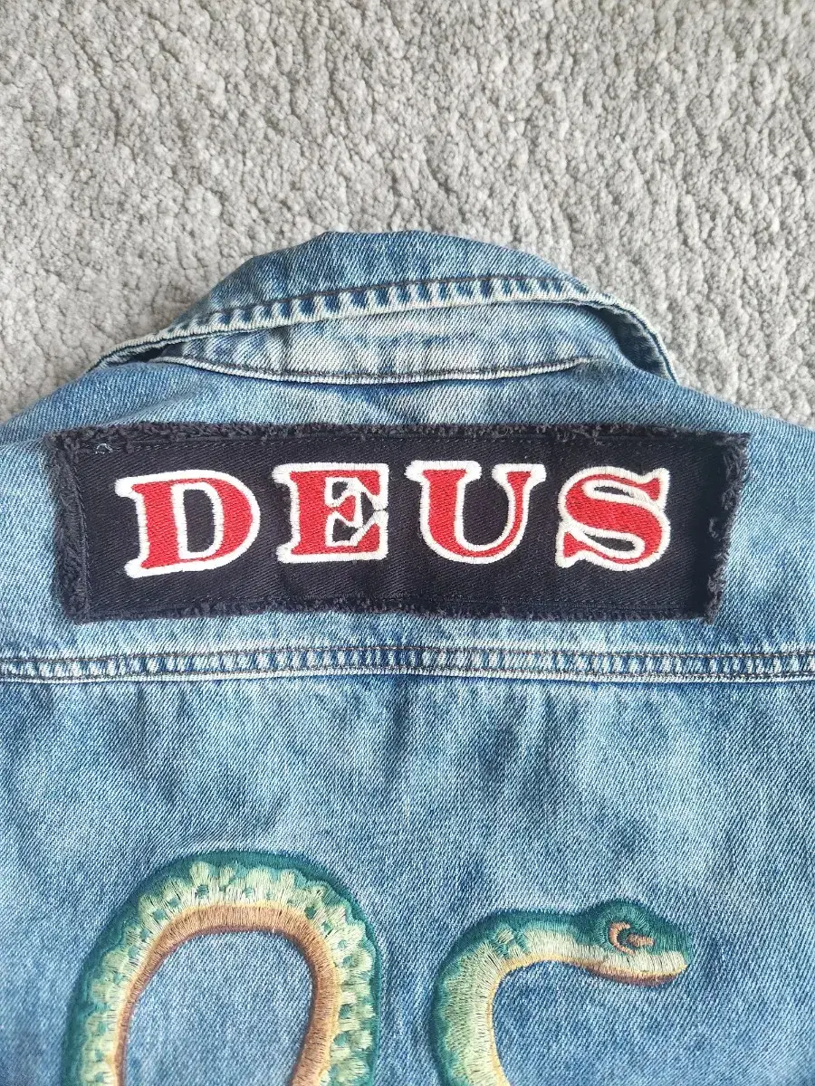 DEUX Deux embroidered denim jacket sizes 100-103