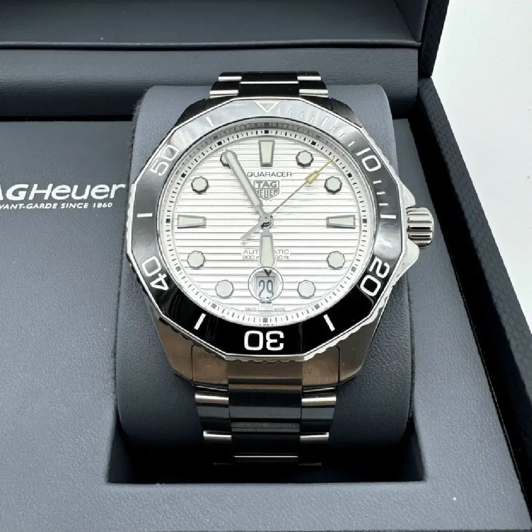 (New) TAG Heuer Aquaracer Professional 300 Date Caliber 5