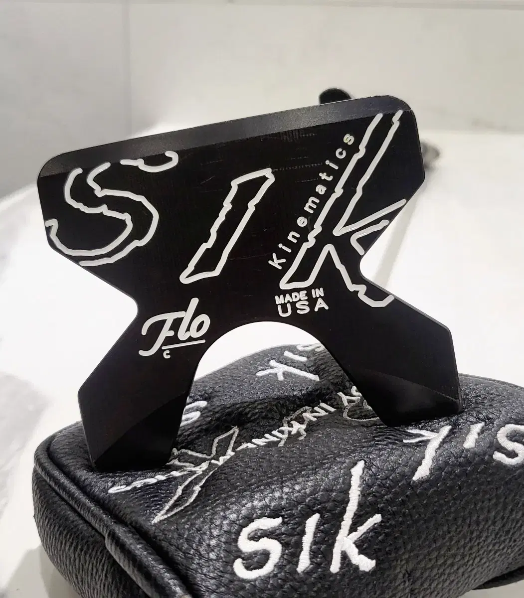 Sik Flo Black limited edition 35-inch putter