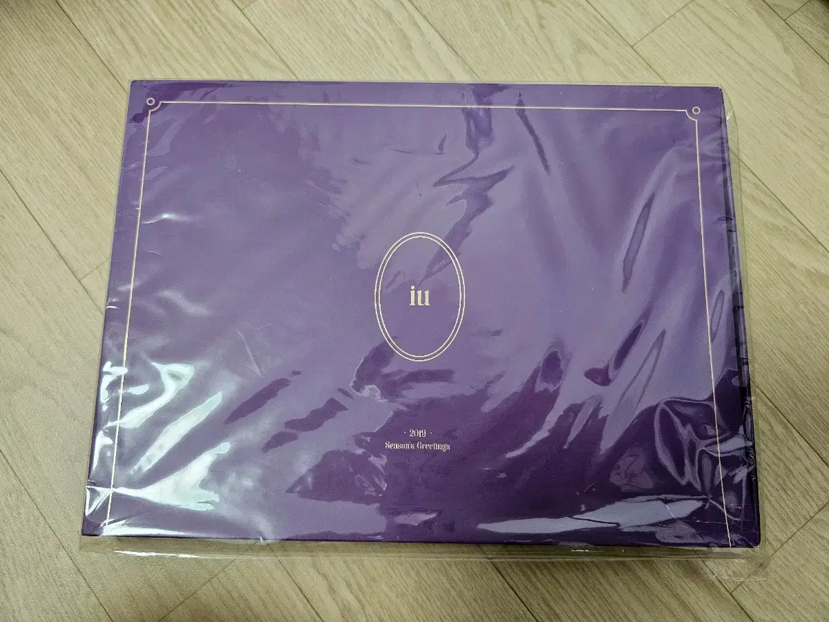 2019 iu season's greetings for sale. All components