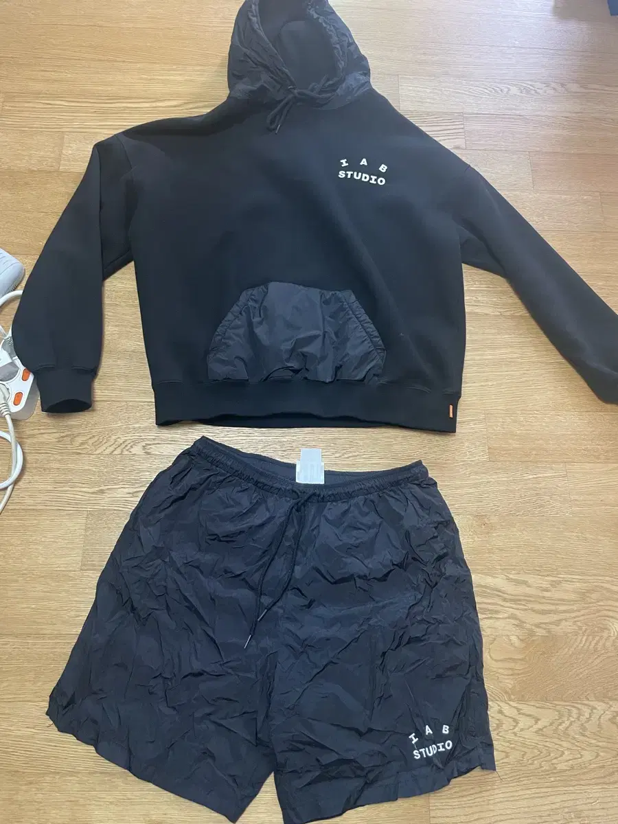 iApp Woven Hooded Shorts Setup