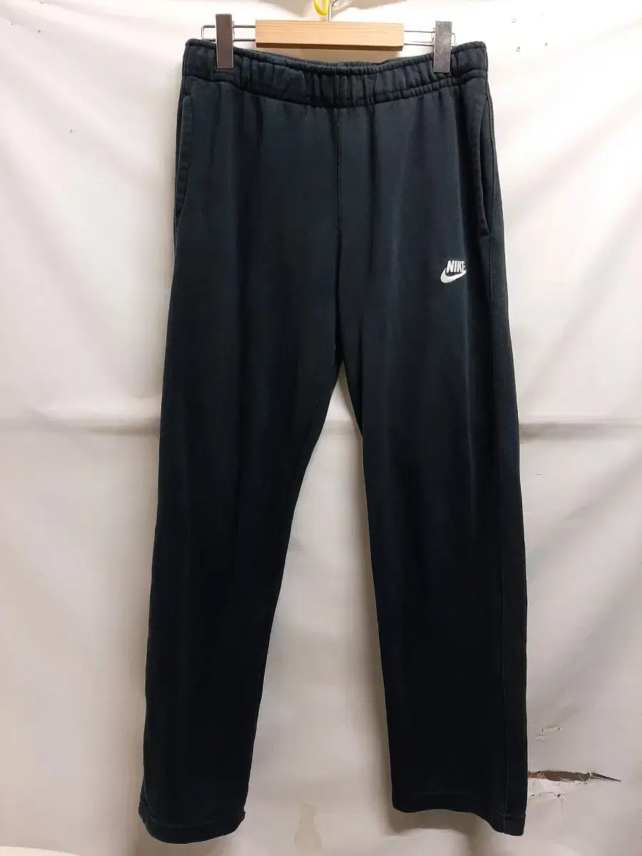 (M) Nike Straight Fit Training Pants