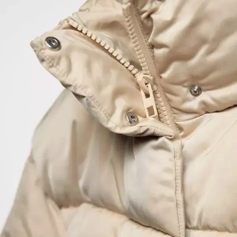 자라 SATIN PUFFER JACKET 크림 S사이즈