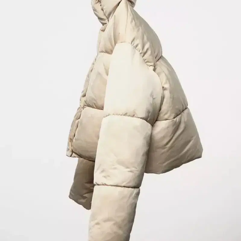 자라 SATIN PUFFER JACKET 크림 S사이즈