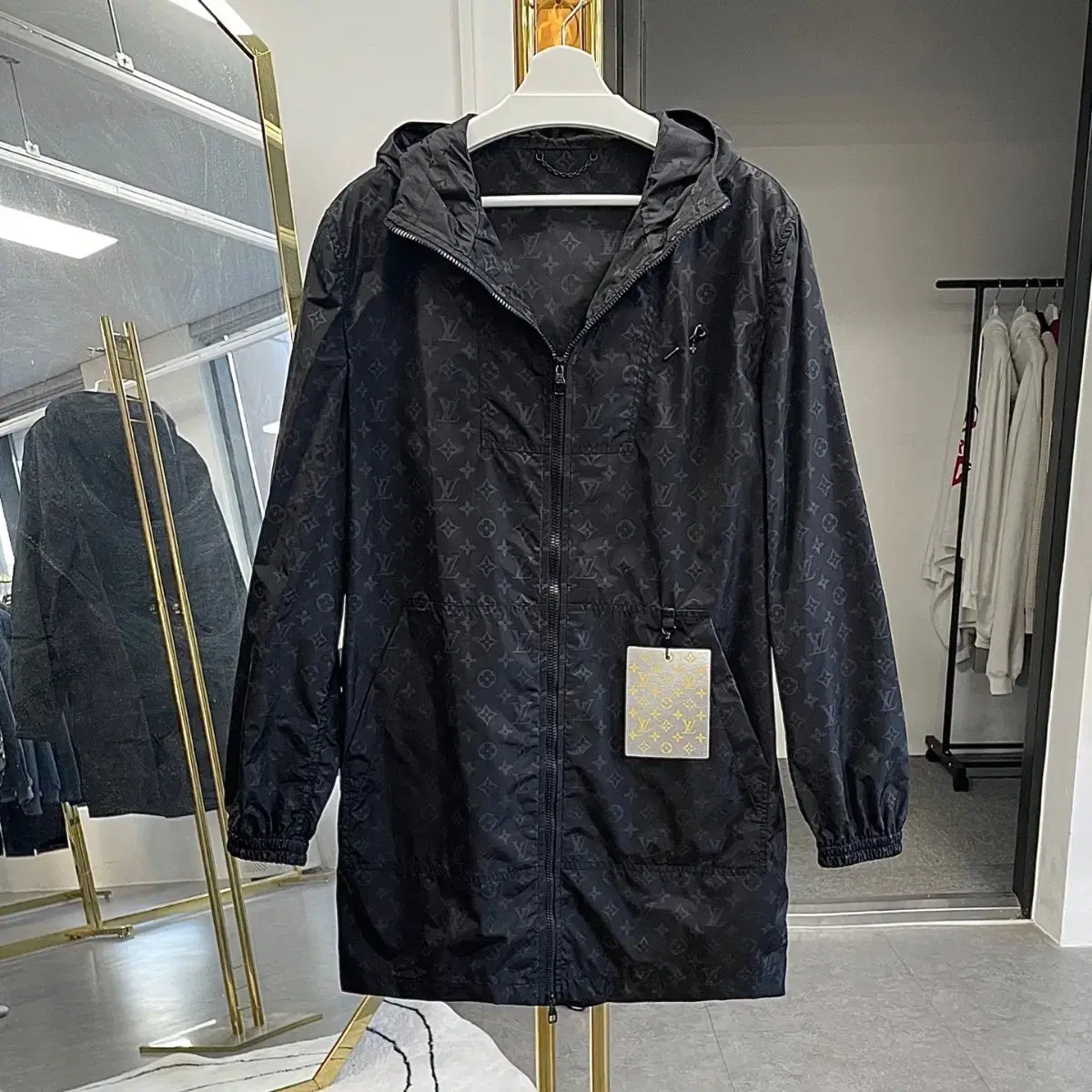 (46) Louis Vuitton Monogram Long Windbreaker