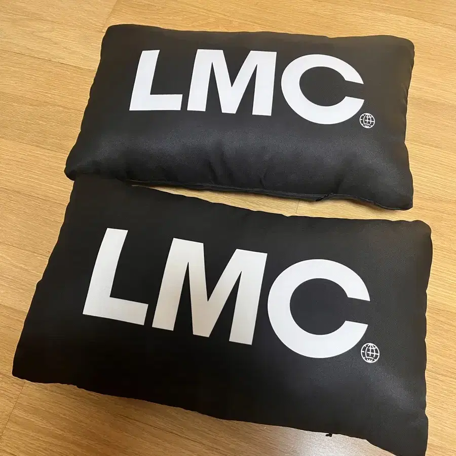 LMC 쿠션 2개