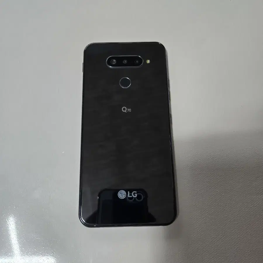 LG Q70 무잔상 S급 팝니다