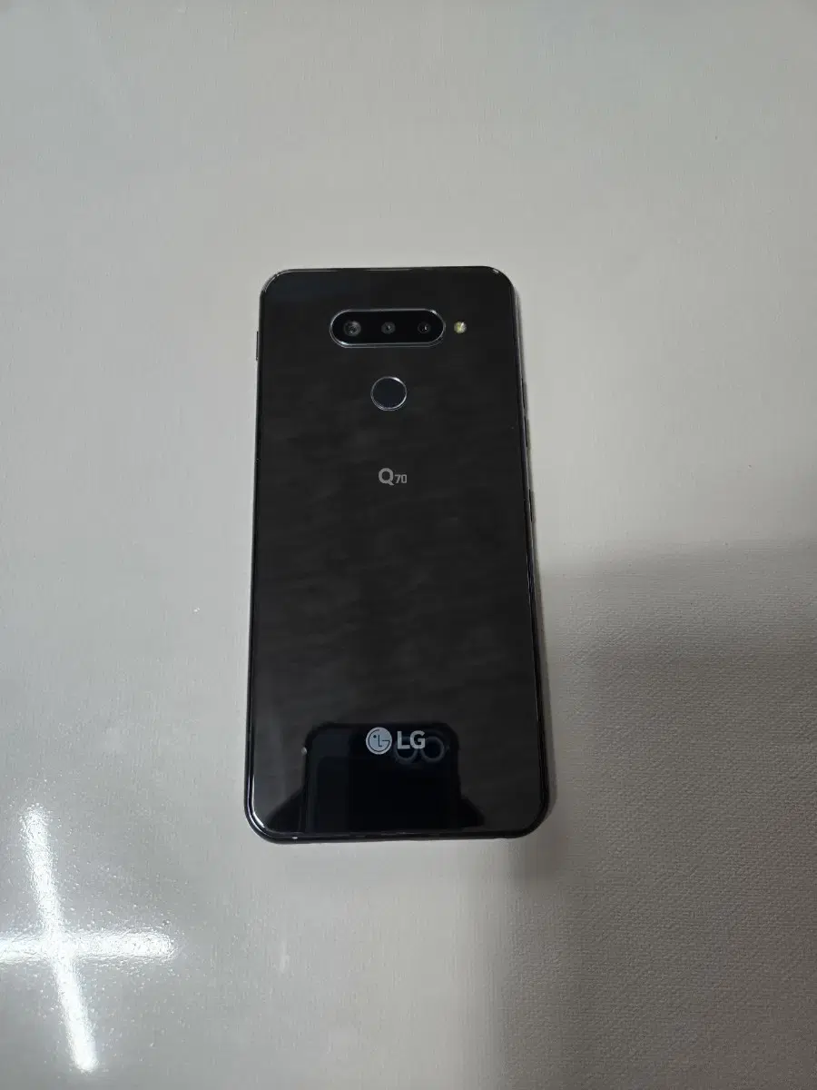 LG Q70 무잔상 S급 팝니다