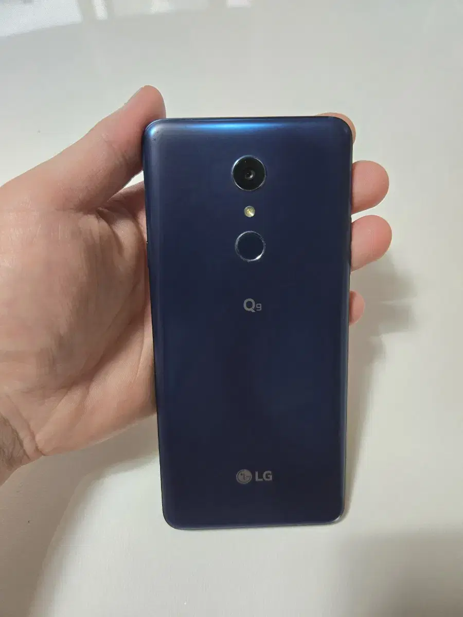 LG Q9 무잔상 S급 팝니다