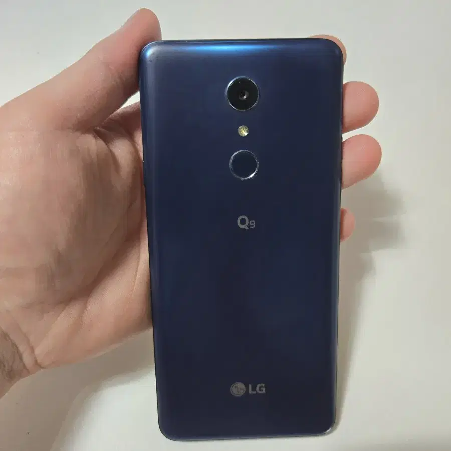 LG Q9 무잔상 S급 팝니다