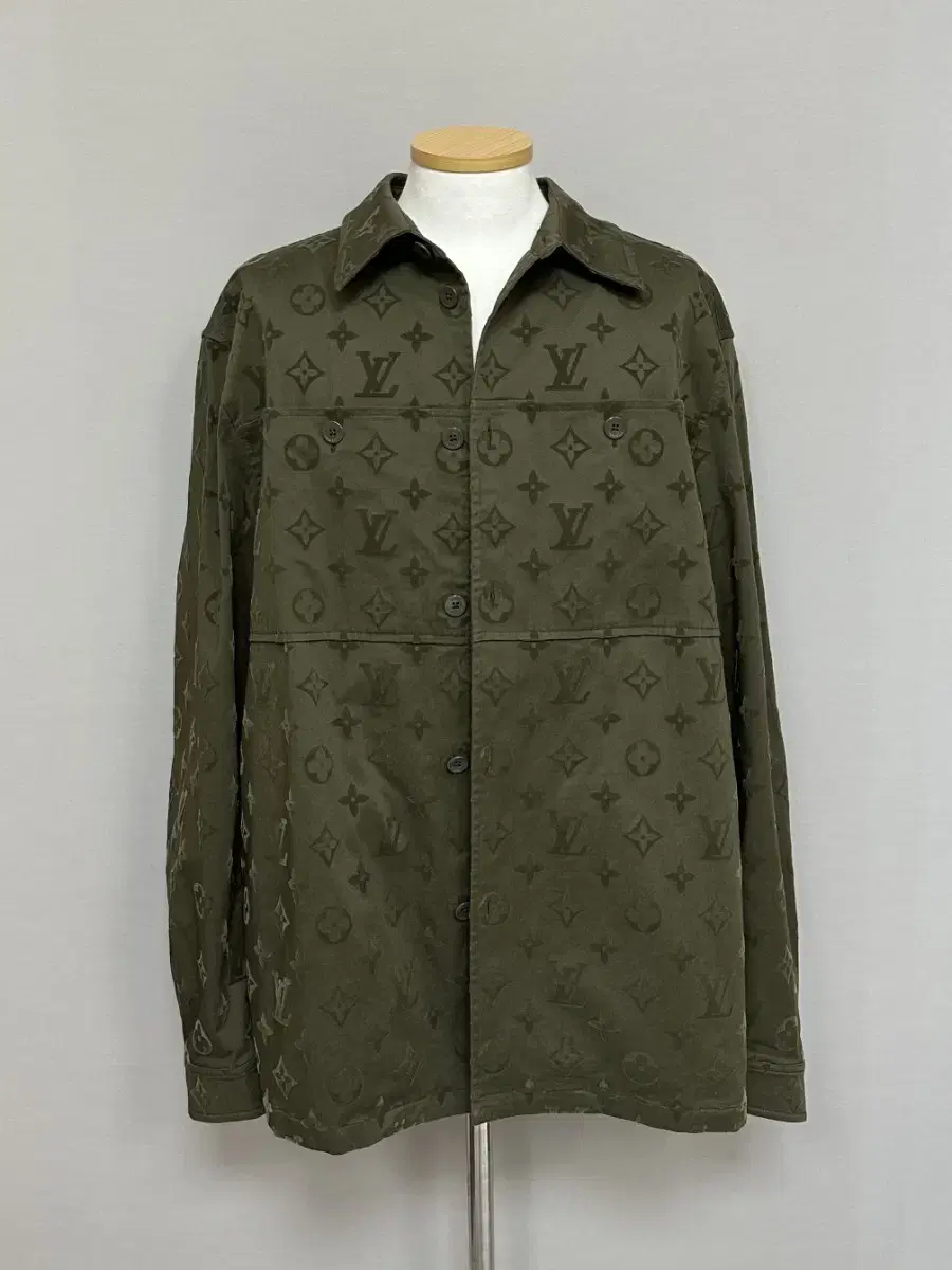 Louis Vuitton Overshirts ( 110 )