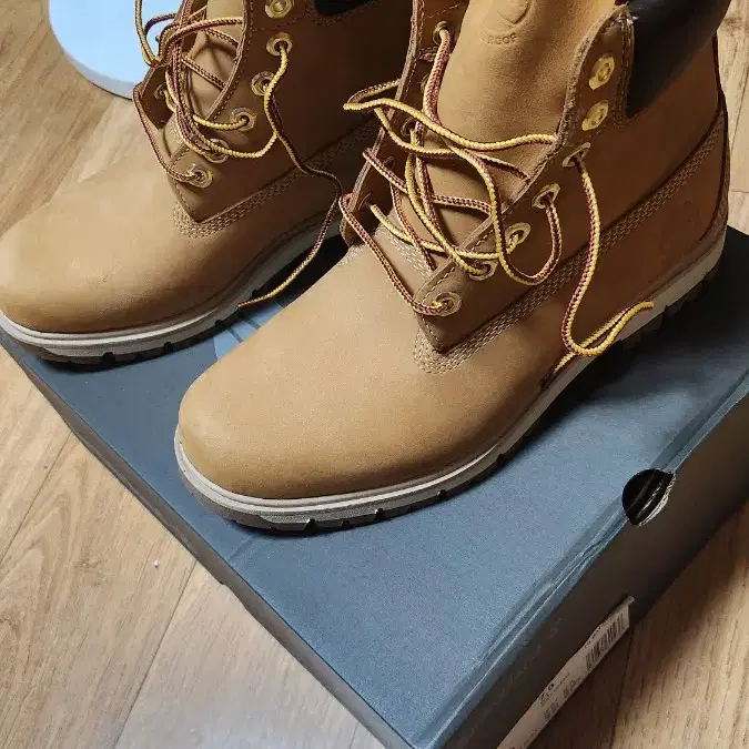 팀버랜드 워커부츠 6인치 REDFORD WP Wheat Nubuck