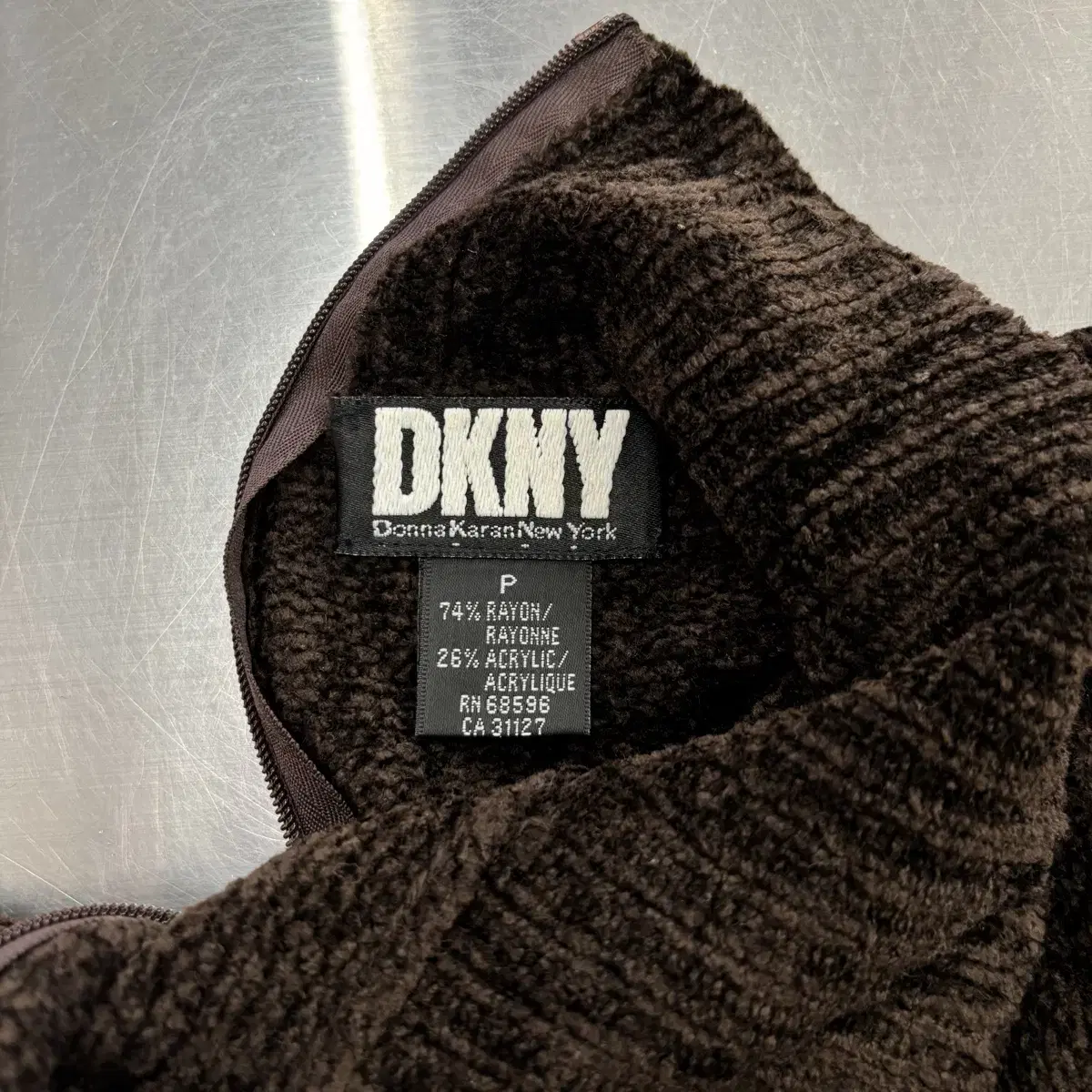 DKNY 하이넥 목폴라 티셔츠