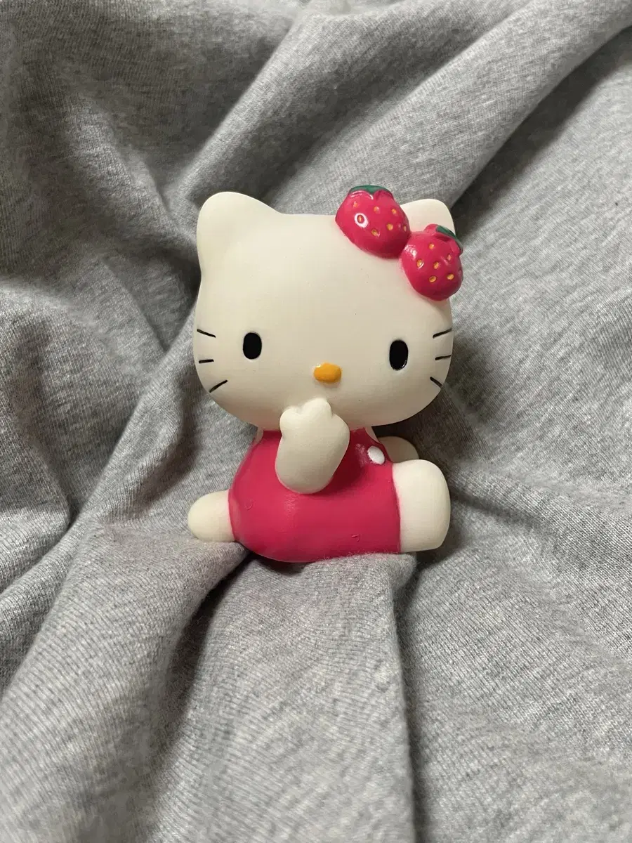 Classic Ichigo Strawberry Kitty Figures