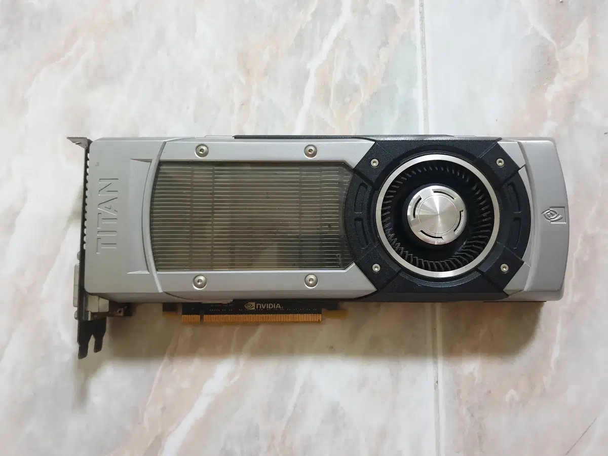 TITAN GEFORCE GTX  6G 8만원