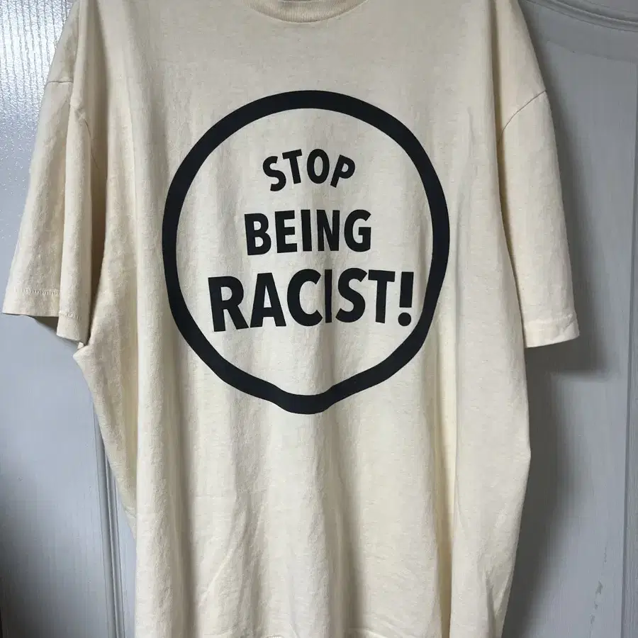 갤러리 디파트먼트 stop being racist 반팔