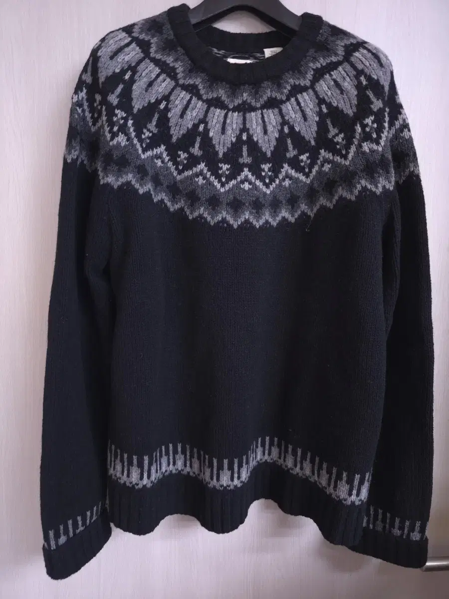 Levi's Indian Pattern Knit Sweater (size 100)