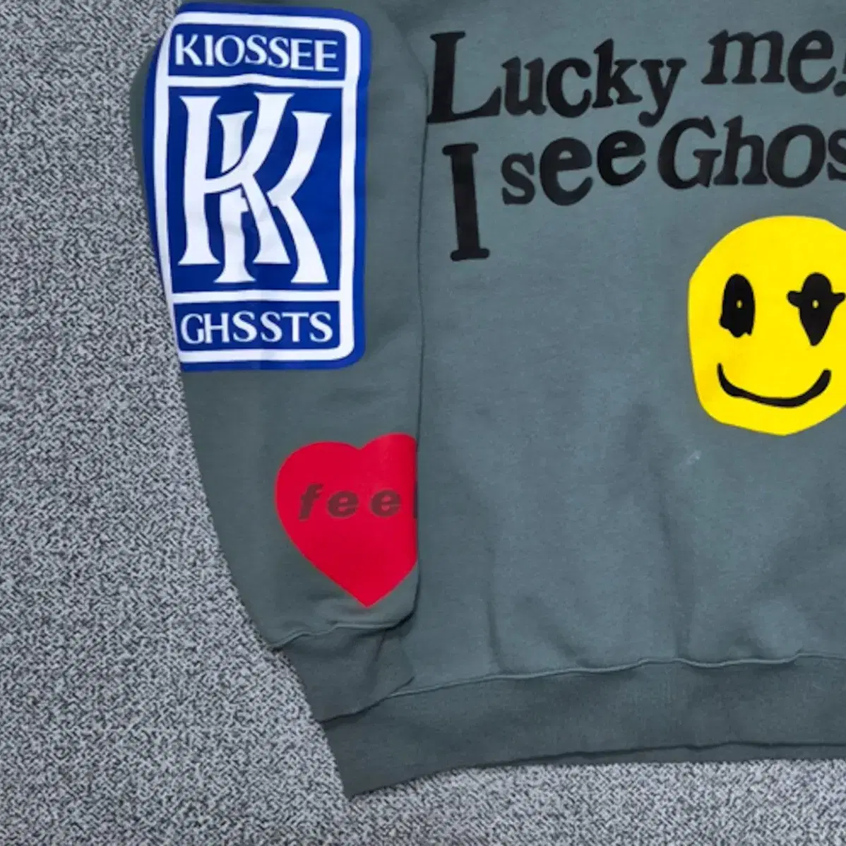 Kids see Ghosts 스마일 포인트 레터링 군청 맨투맨