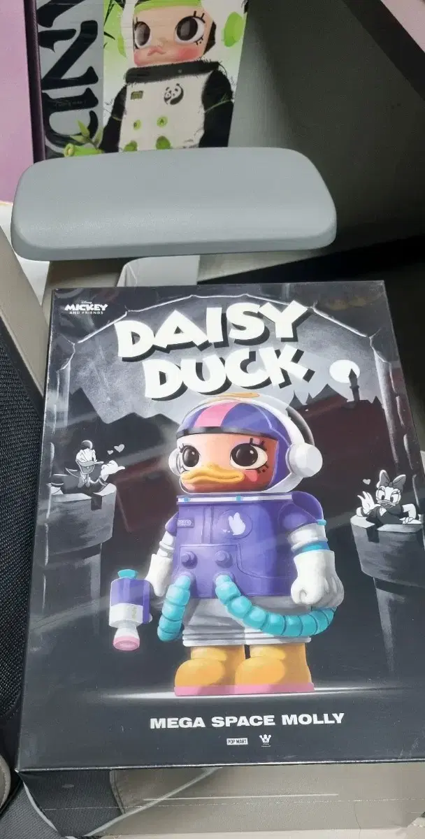 Popmart Space Molly Daisy Duck sealed sells