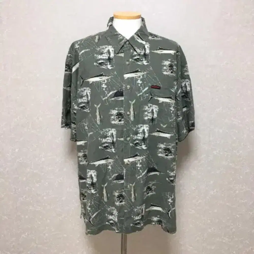 XL pattern vahn-sleeve shirt. (C205)