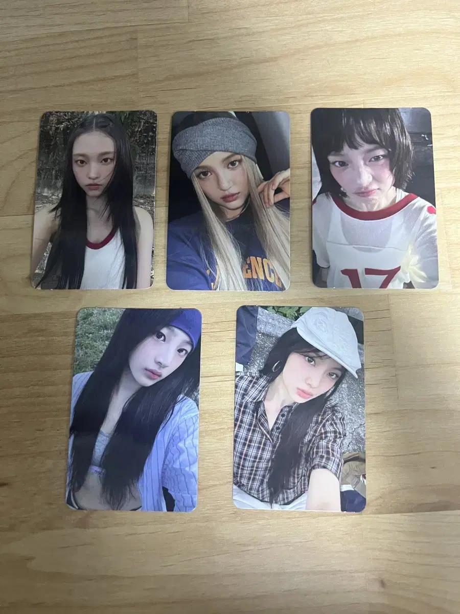 New Jeans HouseTweet broadcast photocard