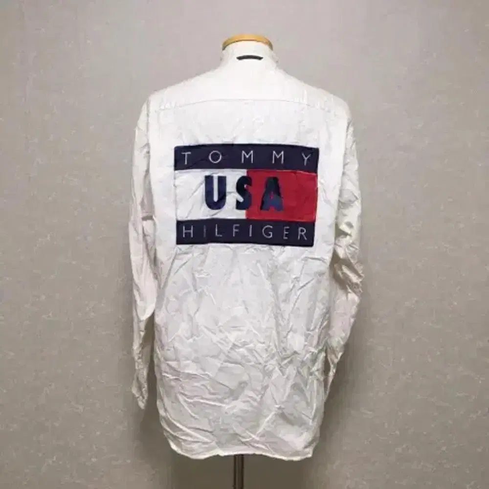 S Tommy Hilfiger Big Logo Henley Neck Shirt. (c271)