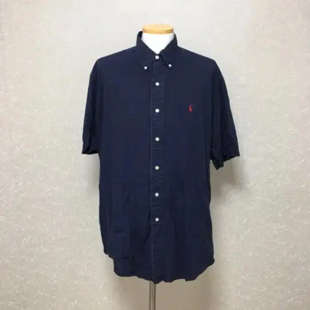 L Polo Ralph Lauren solid short sleeve shirt. (c292)