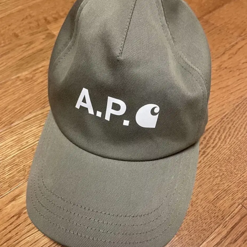 A.P.C X 칼하트 WIP  로고 캡