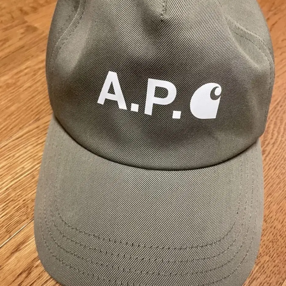 A.P.C X 칼하트 WIP  로고 캡