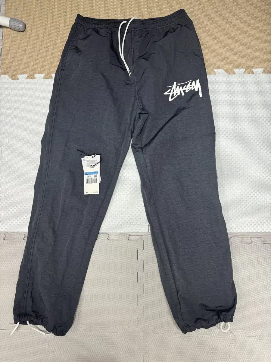 I have a pair of Nike Stussy Pants Off Noir in size M for sale.