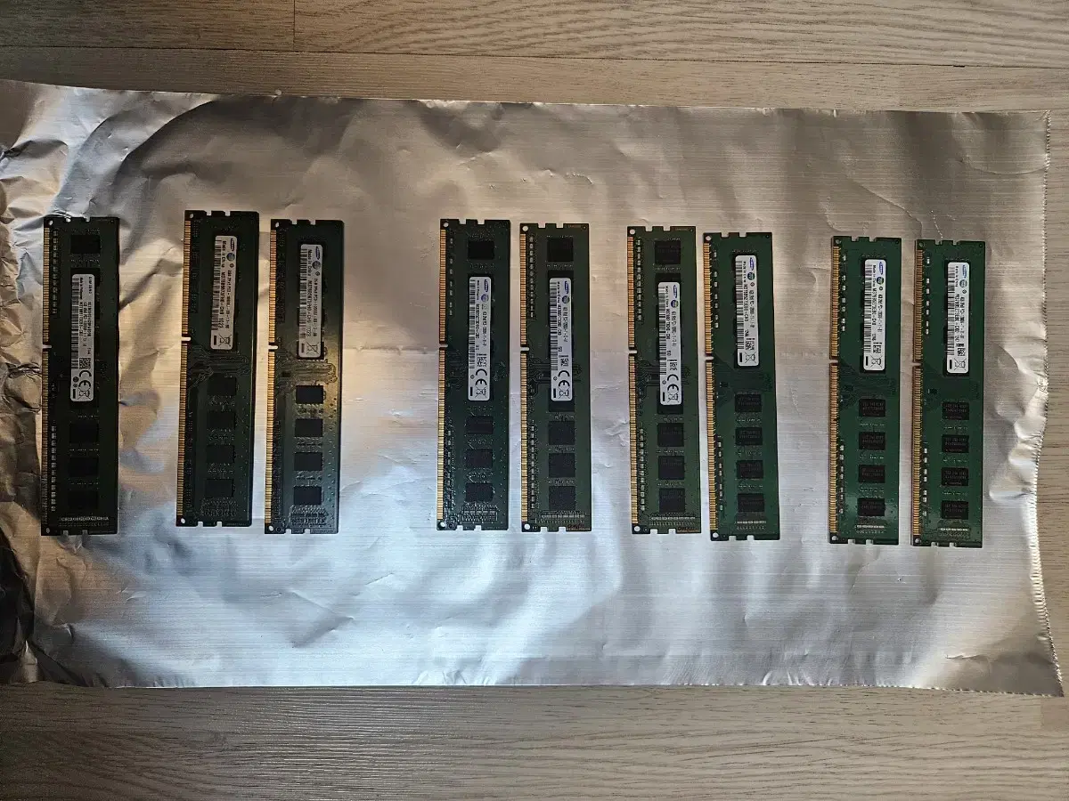 ddr3 램 4기가 7장. 2기가 2장