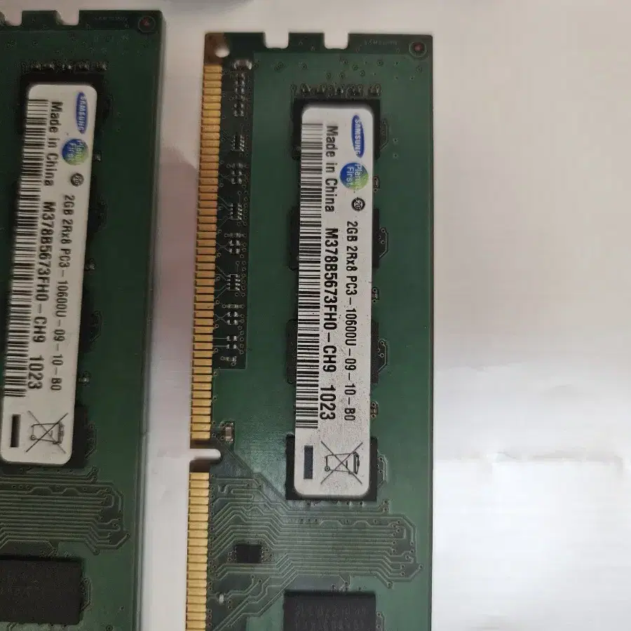 ddr3 램 4기가 7장. 2기가 2장