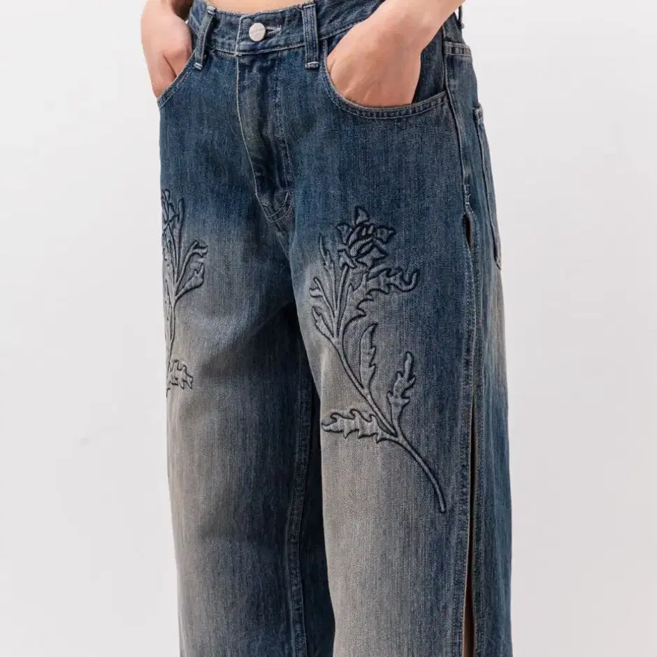 604서비스 ROSES EMBOSSED SLIT JEAN 1사이즈