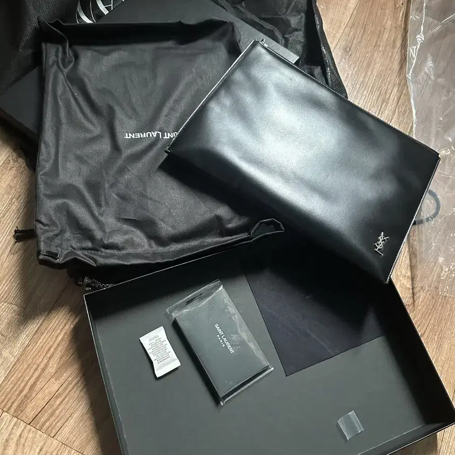 SAINT LAURENT 20FW 생로랑 남성 모노그램 클러치 백 블랙