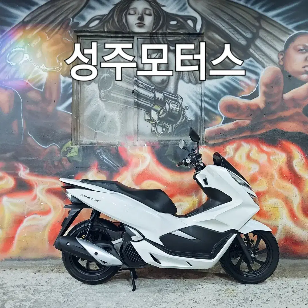 PCX125CC/19년식/화이트/12162KM/상태최상/마실용/스쿠터/