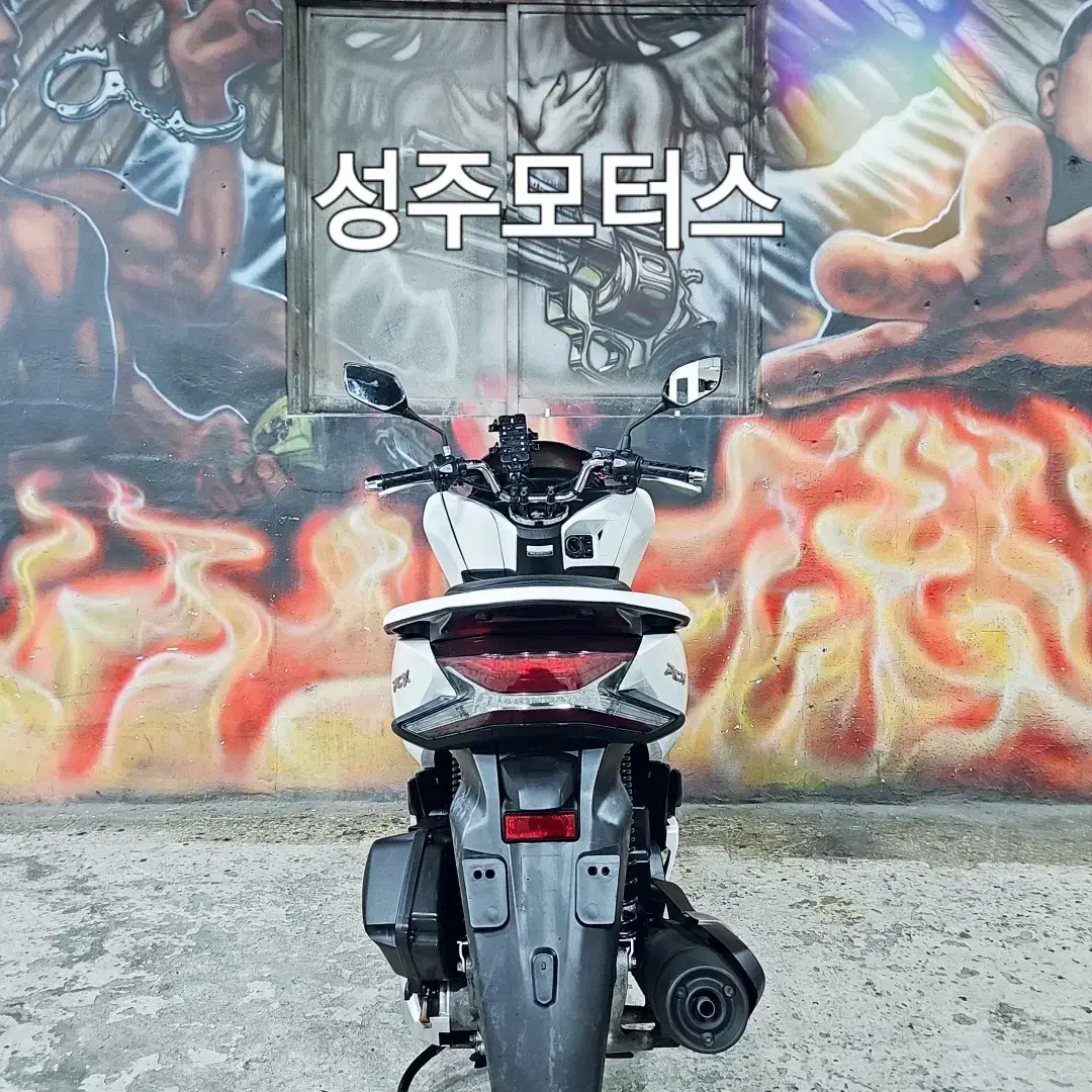 PCX125CC/19년식/화이트/12162KM/상태최상/마실용/스쿠터/