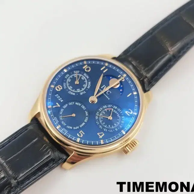 IWC 포르투기저 퍼페추얼 캘린더 44.2mm Armor Gold (IW