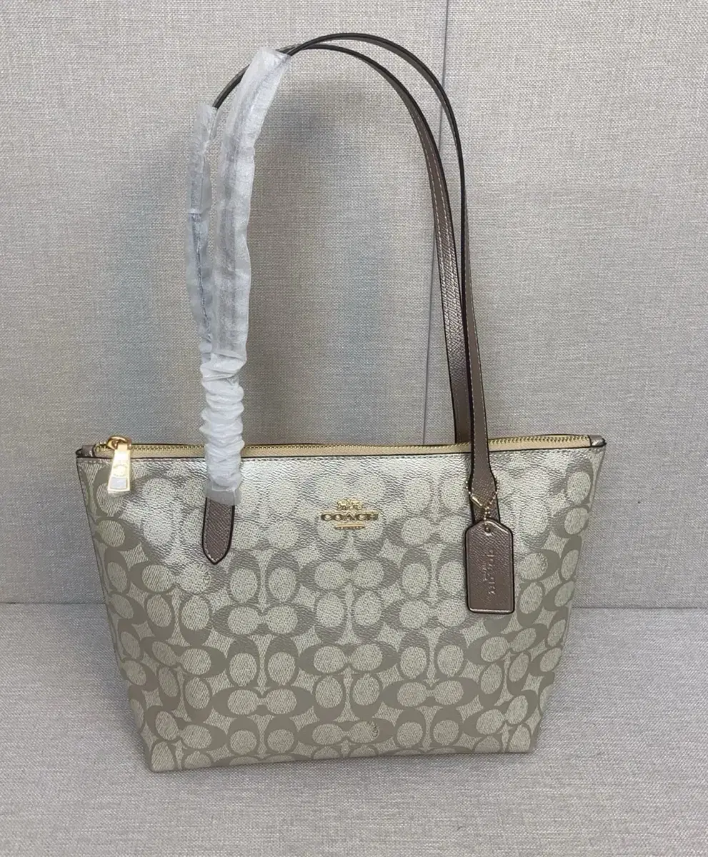 2 Coach CW396 Tote Bags