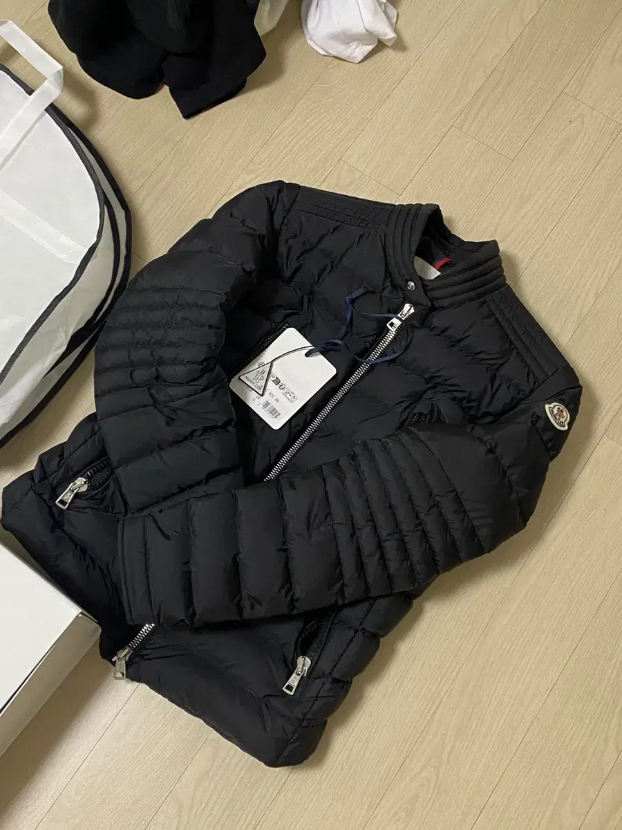 23FW Moncler Amio Padded 2 sizes