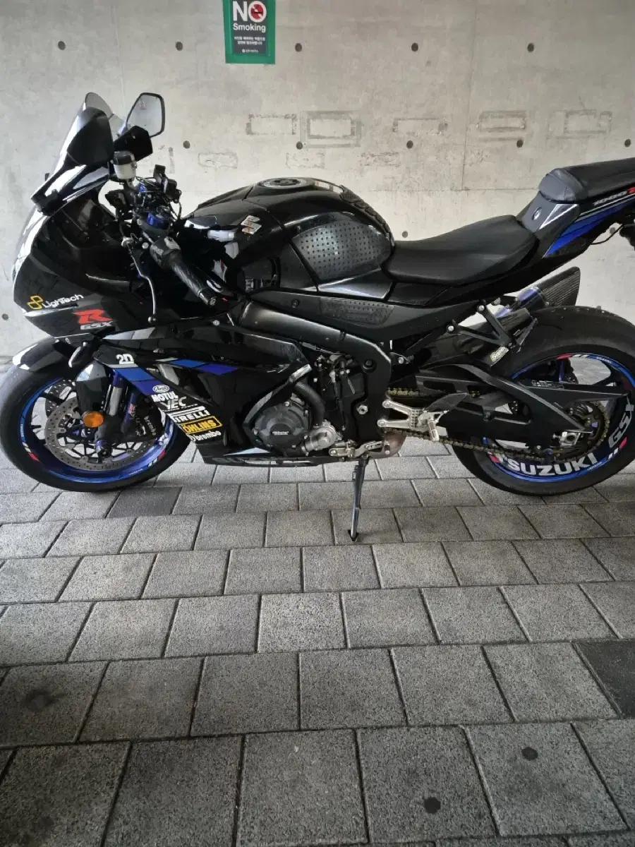 gsx r1000r 17년식 블랙 순정카울 팝니다