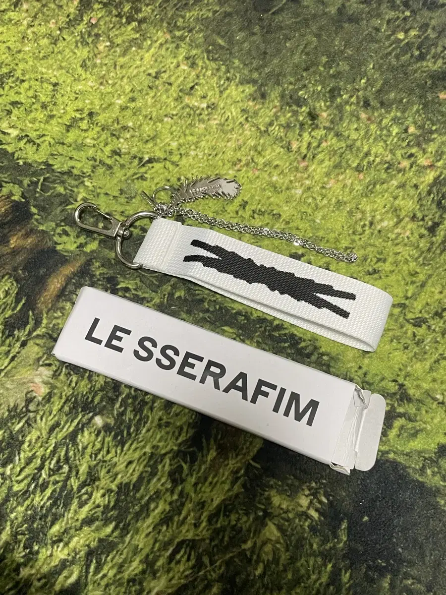 le sserafim showcase keyring