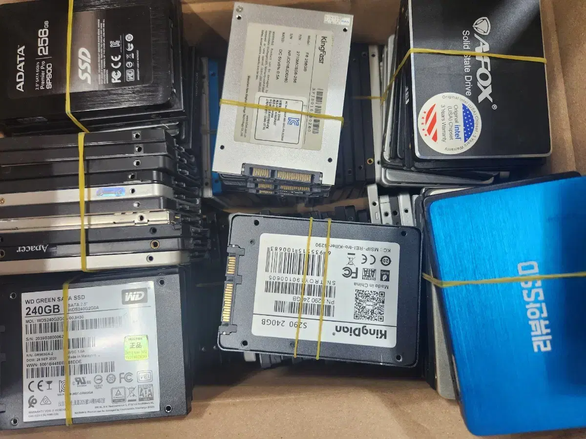 외산 SSD 240~256G 팝니다   랜덤