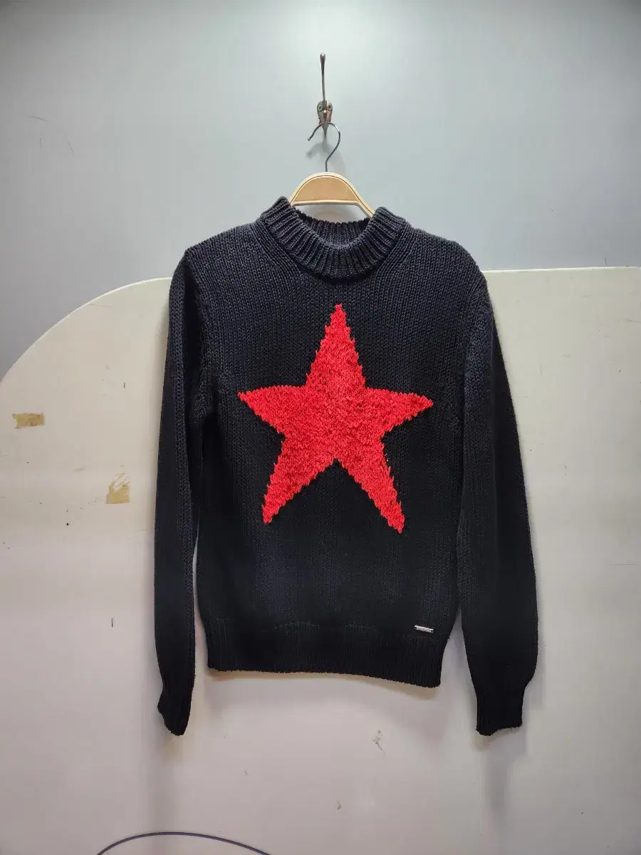 Givenchy Round knit size 100