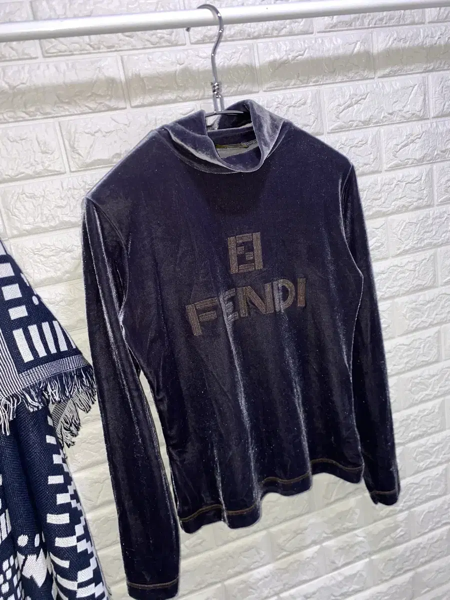 90s FENDI Velvet Roll neck Sleeve