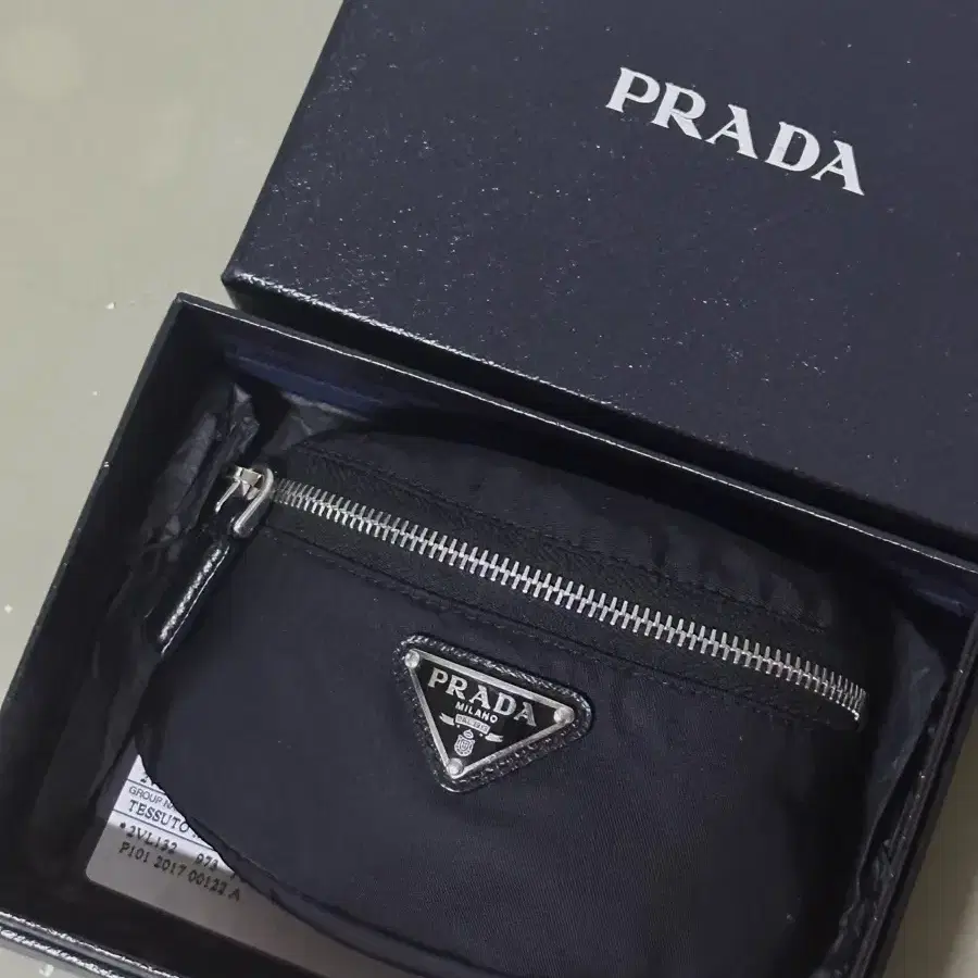 <급매> PRADA 프라다 삼각로고 리나일론 암밴딩 파우치 가방