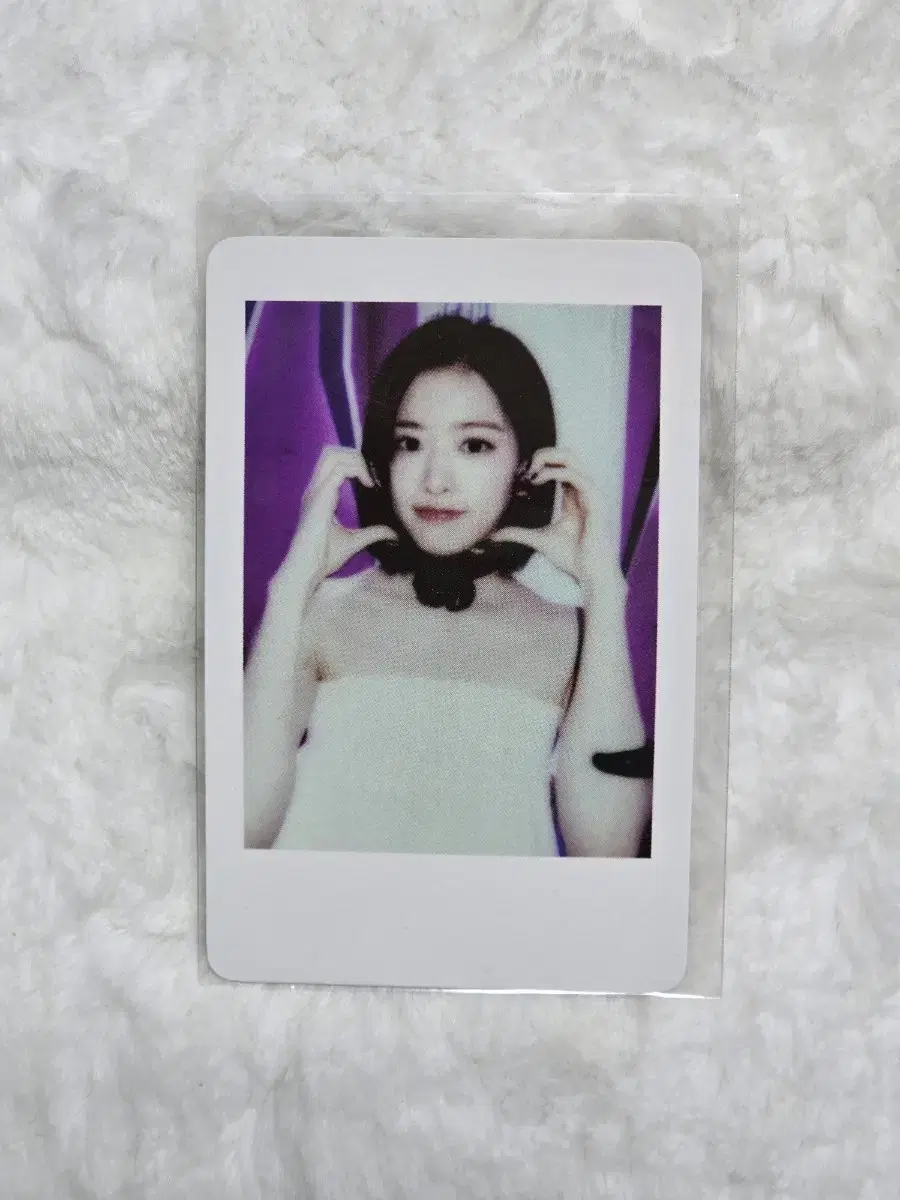 IVE ive ahn yujin with muu luckydraw ld pre-order benefit photocard polaroid