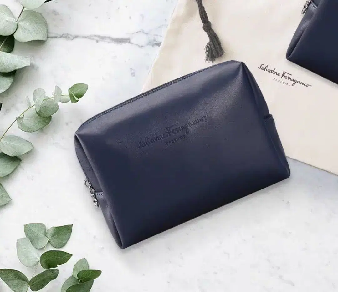(New product) Ferragamo Airline Collaboration Pouch Unused