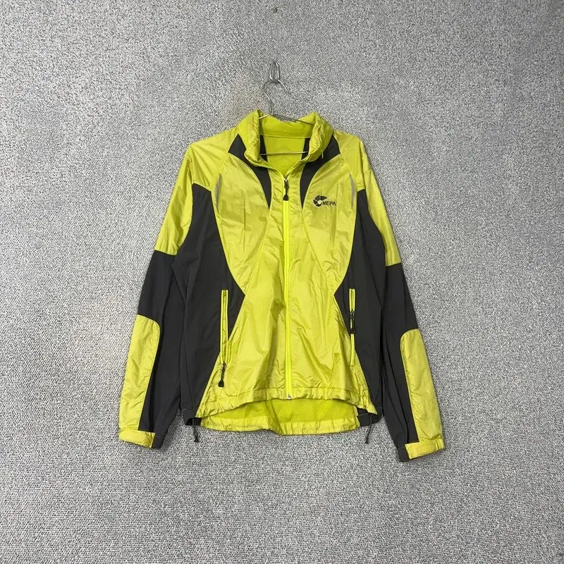 Nepa Yel Logo Functional Climbing Athletic Windbreaker 105