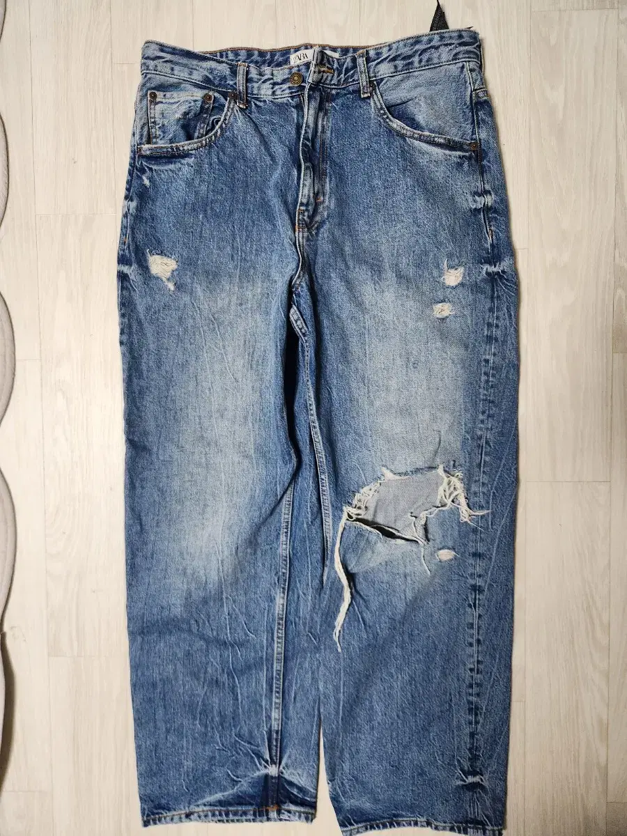 Zara Zara Ripped Jeans 32